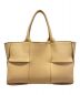 BOTTEGA VENETA（ボッテガベネタ）の古着「スモール アルコ トートバッグ」｜アーモンドベージュ