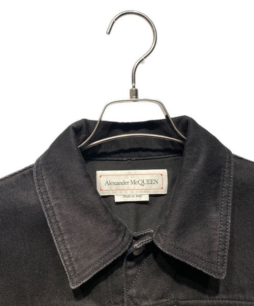 ALEXANDER McQUEEN（アレキサンダーマックイーン）ALEXANDER McQUEEN (アレキサンダーマックイーン) マックイーングラフィティデニムジャケット  ブラック サイズ:50の古着・服飾アイテム
