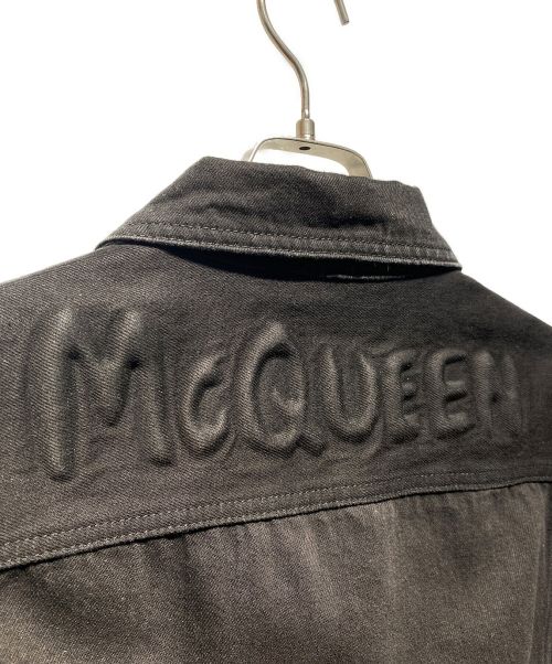 ALEXANDER McQUEEN（アレキサンダーマックイーン）ALEXANDER McQUEEN (アレキサンダーマックイーン) マックイーングラフィティデニムジャケット  ブラック サイズ:50の古着・服飾アイテム