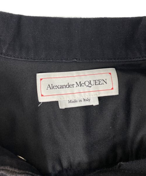 ALEXANDER McQUEEN（アレキサンダーマックイーン）ALEXANDER McQUEEN (アレキサンダーマックイーン) マックイーングラフィティデニムジャケット  ブラック サイズ:50の古着・服飾アイテム