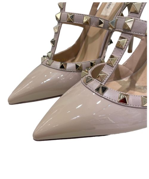 VALENTINO（ヴァレンティノ）VALENTINO (ヴァレンティノ) ロックスタッズ エナメル ストラップパンプス ベージュ サイズ:38の古着・服飾アイテム