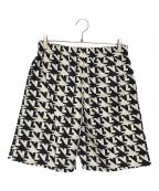 LOUIS VUITTONルイ ヴィトン）の古着「Signature Board Swimshorts （シグネチャーボードスイムショーツ)」｜ホワイト×ブラック
