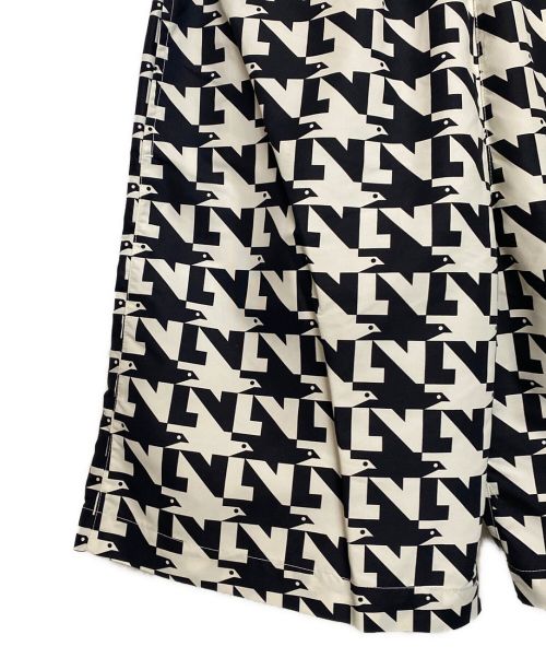 LOUIS VUITTON（ルイ ヴィトン）LOUIS VUITTON (ルイ ヴィトン) Signature Board Swimshorts （シグネチャーボードスイムショーツ) ホワイト×ブラック サイズ:Mの古着・服飾アイテム