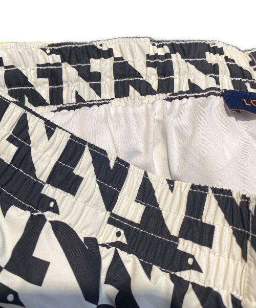 LOUIS VUITTON（ルイ ヴィトン）LOUIS VUITTON (ルイ ヴィトン) Signature Board Swimshorts （シグネチャーボードスイムショーツ) ホワイト×ブラック サイズ:Mの古着・服飾アイテム