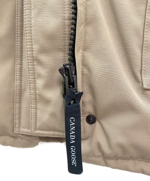CANADA GOOSE（カナダグース）CANADA GOOSE (カナダグース) トリリウムパーカーダウン ベージュ サイズ:Sの古着・服飾アイテム