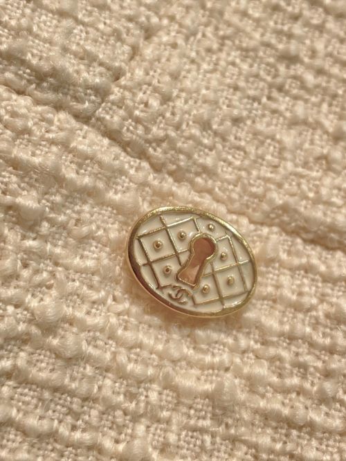 CHANEL（シャネル）CHANEL (シャネル) スタッズツイードノースリーブワンピース アイボリー サイズ:34の古着・服飾アイテム