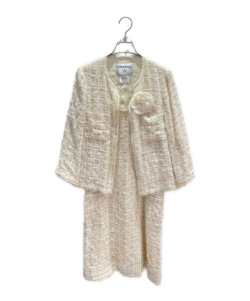 CHANEL（シャネル）CHANEL (シャネル) セットアップカメリアブローチコットンツイードワンピース ホワイト サイズ:38の古着・服飾アイテム