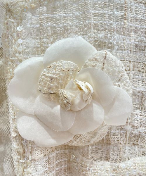 CHANEL（シャネル）CHANEL (シャネル) セットアップカメリアブローチコットンツイードワンピース ホワイト サイズ:38の古着・服飾アイテム