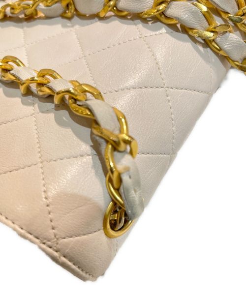 CHANEL（シャネル）CHANEL (シャネル) ハーフムーンマトラッセショルダーバッグ ホワイトの古着・服飾アイテム