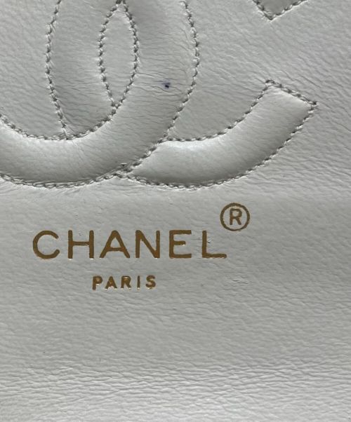 CHANEL（シャネル）CHANEL (シャネル) ハーフムーンマトラッセショルダーバッグ ホワイトの古着・服飾アイテム