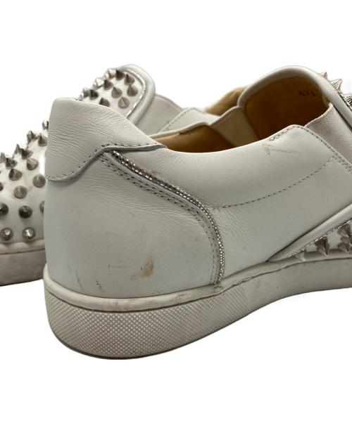 Christian Louboutin（クリスチャン・ルブタン）Christian Louboutin (クリスチャン・ルブタン) Aailor Boat Orlato Spikes /スパイク スタッズ スリッポン /スタッズスニーカー ホワイト サイズ:42.5の古着・服飾アイテム