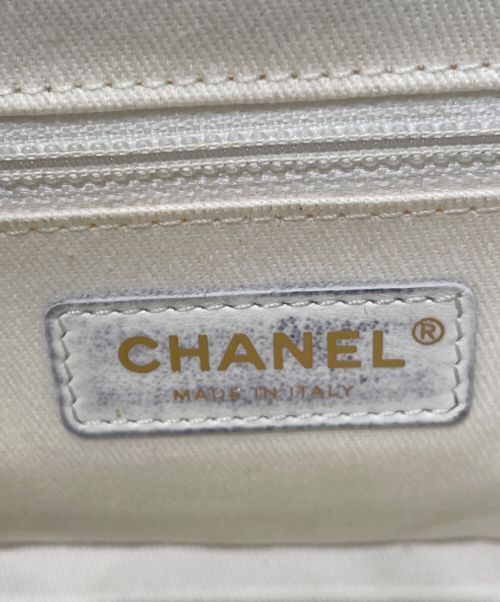 CHANEL（シャネル）CHANEL (シャネル) マトラッセトップハンドルショルダーバッグ ホワイトの古着・服飾アイテム
