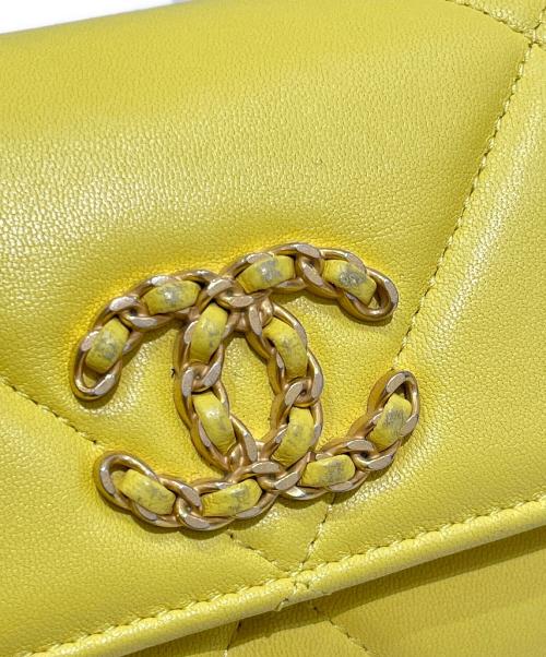 CHANEL（シャネル）CHANEL (シャネル) 2つ折り財布 イエローの古着・服飾アイテム