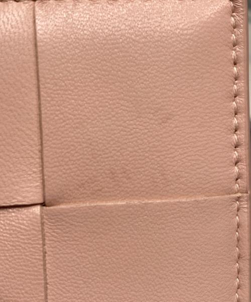 BOTTEGA VENETA（ボッテガベネタ）BOTTEGA VENETA (ボッテガベネタ) スモールカセット二つ折りファスナーウォレット ロータス サイズ:Smallの古着・服飾アイテム