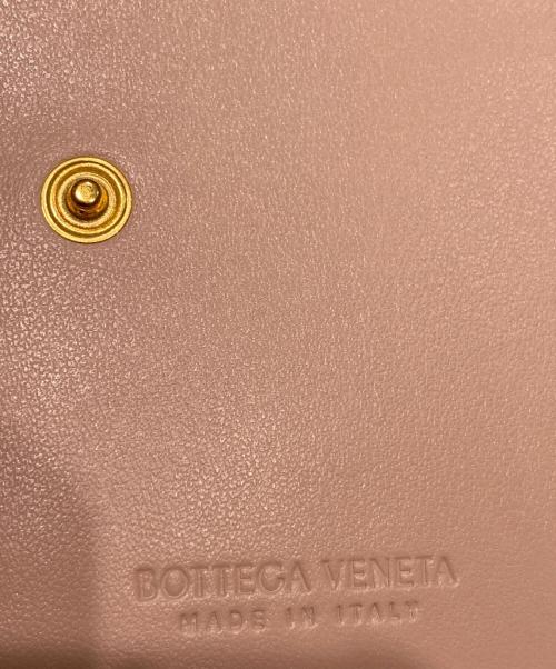 BOTTEGA VENETA（ボッテガベネタ）BOTTEGA VENETA (ボッテガベネタ) スモールカセット二つ折りファスナーウォレット ロータス サイズ:Smallの古着・服飾アイテム
