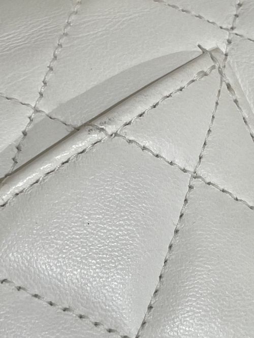 CHANEL（シャネル）CHANEL (シャネル) マトラッセ23/ラムスキン ホワイト×ゴールド サイズ:23の古着・服飾アイテム