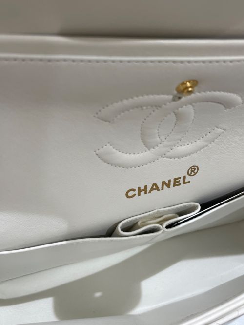 CHANEL（シャネル）CHANEL (シャネル) マトラッセ23/ラムスキン ホワイト×ゴールド サイズ:23の古着・服飾アイテム