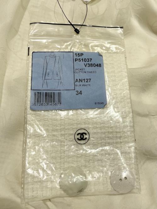CHANEL（シャネル）CHANEL (シャネル) P51 ツイードココボタン テーラードジャケット ホワイト サイズ:34の古着・服飾アイテム