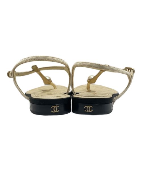 CHANEL（シャネル）CHANEL (シャネル) フラットサンダル アイボリー サイズ:36 1/2の古着・服飾アイテム
