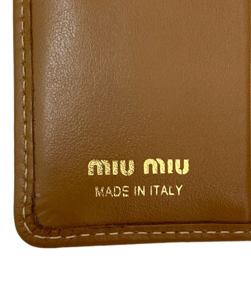 MIU MIU（ミュウミュウ）MIU MIU (ミュウミュウ) ソフティパデッドレザーウォレット キャメルの古着・服飾アイテム