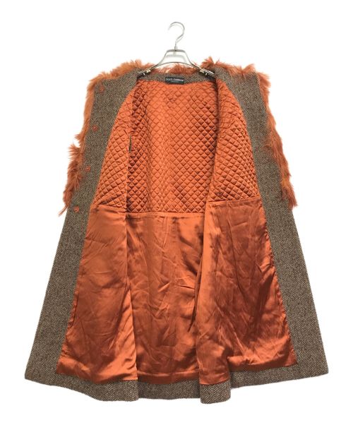 DOLCE & GABBANA（ドルチェ＆ガッバーナ）DOLCE & GABBANA (ドルチェ＆ガッバーナ) ノースリーブファーコート オレンジ×ブラウン サイズ:40の古着・服飾アイテム