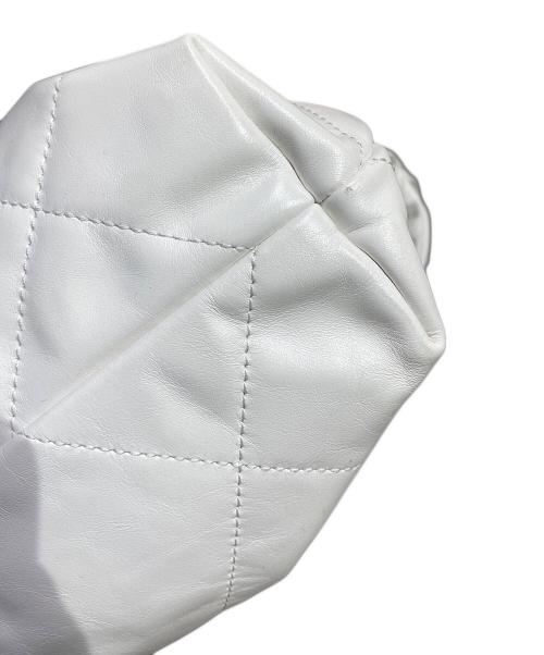 CHANEL（シャネル）CHANEL (シャネル) シャネル22 / チェーンショルダーバッグ ホワイトの古着・服飾アイテム