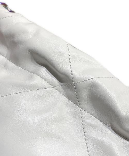 CHANEL（シャネル）CHANEL (シャネル) シャネル22 / チェーンショルダーバッグ ホワイトの古着・服飾アイテム
