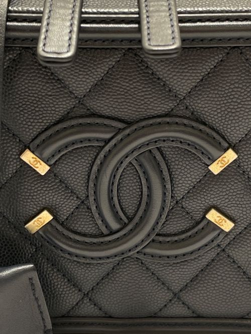 CHANEL（シャネル）CHANEL (シャネル) チェーンショルダーバニティバッグ CCフィリグリー ネイビー×ゴールド金具の古着・服飾アイテム