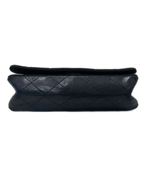 CHANEL（シャネル）CHANEL (シャネル) シングルフラップチェーンショルダーバッグ マトラッセ20 ブラック×ゴールド金具の古着・服飾アイテム