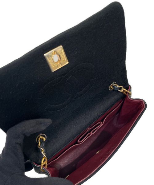 CHANEL（シャネル）CHANEL (シャネル) シングルフラップチェーンショルダーバッグ マトラッセ20 ブラック×ゴールド金具の古着・服飾アイテム