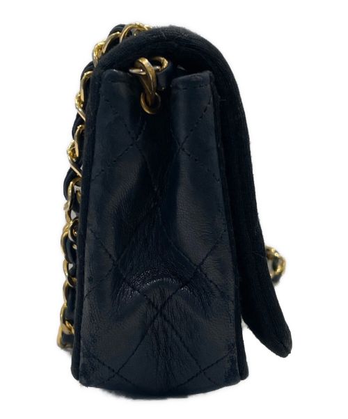 CHANEL（シャネル）CHANEL (シャネル) シングルフラップチェーンショルダーバッグ マトラッセ20 ブラック×ゴールド金具の古着・服飾アイテム