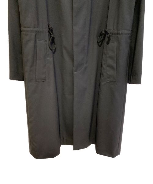 s'yte（サイト）s'yte (サイト) T/W GABARDINE SOUTIEN COLLAR WAIST TIE AND WING LONG COAT ブラック サイズ:2の古着・服飾アイテム