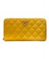 CHANEL（シャネル）の古着「ココマークラウンドファスナーウォレット」｜イエロー