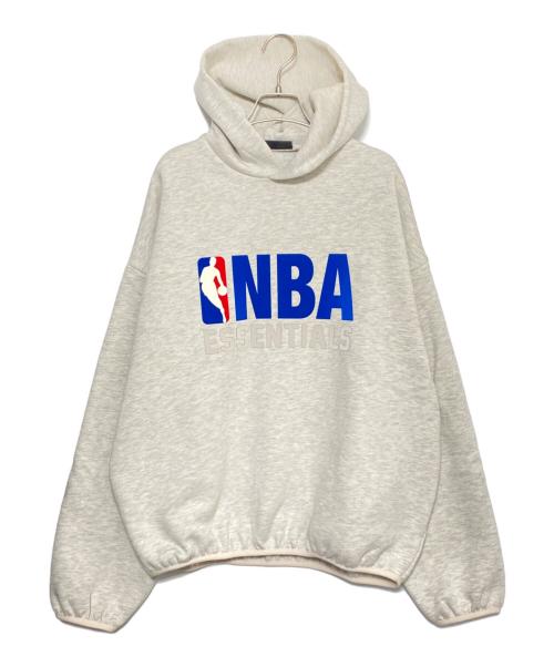 FOG ESSENTIALS（フィアオブゴッド エッセンシャル）FOG ESSENTIALS (フィアオブゴッド エッセンシャル) NBA プルオーバー フーディ グレー サイズ:M 未使用品の古着・服飾アイテム