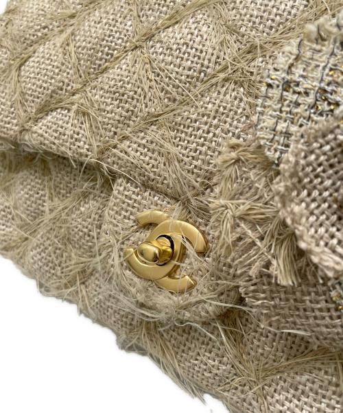 CHANEL（シャネル）CHANEL (シャネル) カメリアチェーンショルダーバッグ ベージュ×ゴールド金具 サイズ:25の古着・服飾アイテム