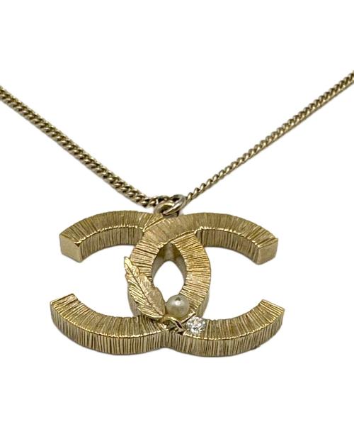 CHANEL（シャネル）CHANEL (シャネル) ココマークフェザーネックレス ゴールドカラーの古着・服飾アイテム