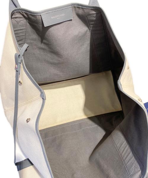 BALENCIAGA（バレンシアガ）BALENCIAGA (バレンシアガ) ネイビー　カバスM ベージュ サイズ:-の古着・服飾アイテム