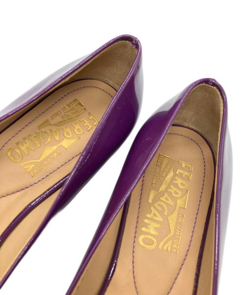 Salvatore Ferragamo（サルヴァトーレ フェラガモ）Salvatore Ferragamo (サルヴァトーレ フェラガモ) ヴァラリボンパンプス パープル サイズ:5の古着・服飾アイテム
