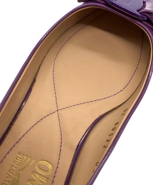 Salvatore Ferragamo（サルヴァトーレ フェラガモ）Salvatore Ferragamo (サルヴァトーレ フェラガモ) ヴァラリボンパンプス パープル サイズ:5の古着・服飾アイテム