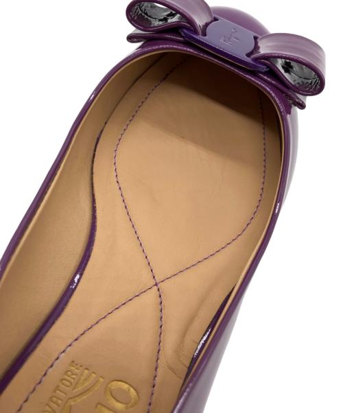 Salvatore Ferragamo（サルヴァトーレ フェラガモ）Salvatore Ferragamo (サルヴァトーレ フェラガモ) ヴァラリボンパンプス パープル サイズ:5の古着・服飾アイテム