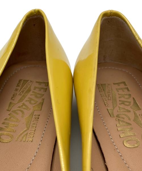 Salvatore Ferragamo（サルヴァトーレ フェラガモ）Salvatore Ferragamo (サルヴァトーレ フェラガモ) ヴァラリボンパンプス イエロー サイズ:5　1/2の古着・服飾アイテム