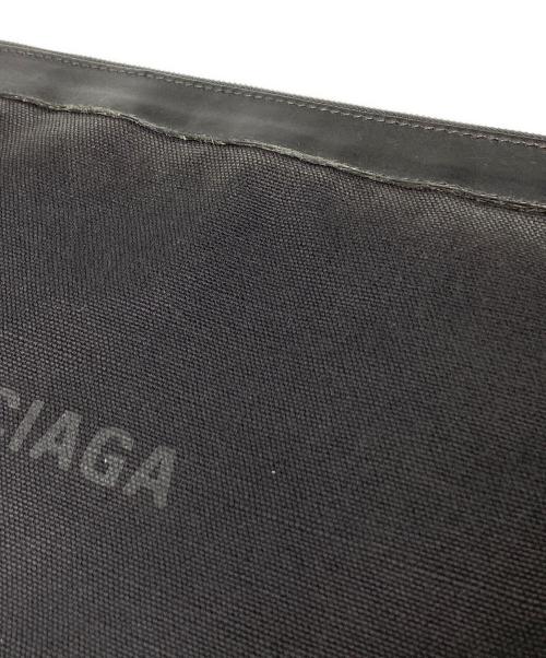 BALENCIAGA（バレンシアガ）BALENCIAGA (バレンシアガ) ロゴキャンバスクラッチバッグ ブラックの古着・服飾アイテム