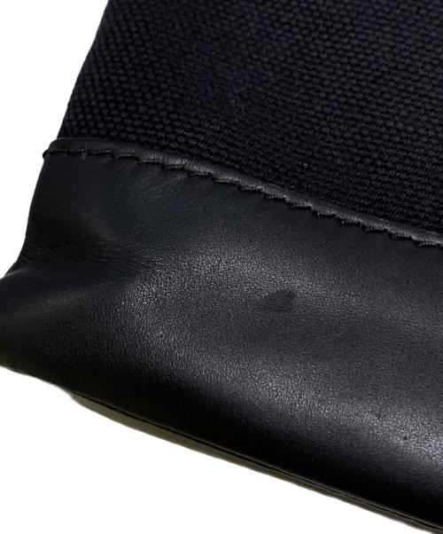 BALENCIAGA（バレンシアガ）BALENCIAGA (バレンシアガ) ロゴキャンバスクラッチバッグ ブラックの古着・服飾アイテム