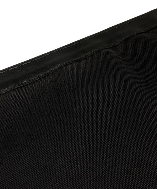 BALENCIAGA（バレンシアガ）BALENCIAGA (バレンシアガ) ロゴキャンバスクラッチバッグ ブラックの古着・服飾アイテム
