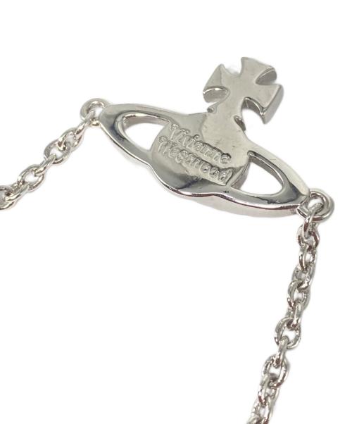 Vivienne Westwood（ヴィヴィアンウエストウッド）Vivienne Westwood (ヴィヴィアンウエストウッド) MAYFAIR BAS RELIEF シルバーの古着・服飾アイテム