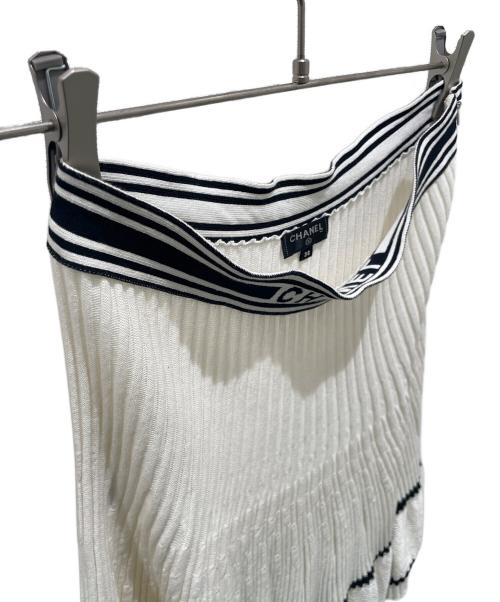 CHANEL（シャネル）CHANEL (シャネル) テープロゴ ニットスカート ホワイト×ブラック サイズ:38の古着・服飾アイテム