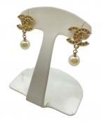 CHANELシャネル）の古着「ココマークパールスイングピアス」