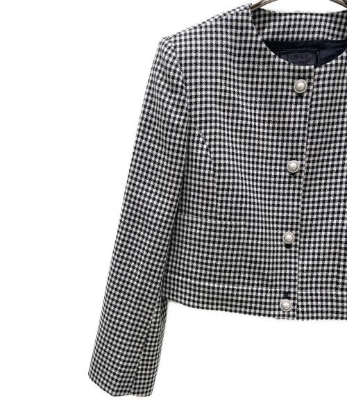 FOXEY BOUTIQUE（フォクシー ブティック）FOXEY BOUTIQUE (フォクシー ブティック) ノーカラーパールボタンジャケット ホワイト×ブラック サイズ:38の古着・服飾アイテム