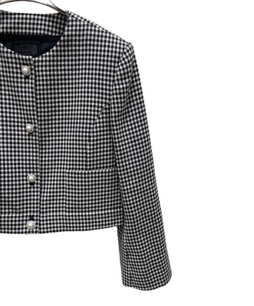 FOXEY BOUTIQUE（フォクシー ブティック）FOXEY BOUTIQUE (フォクシー ブティック) ノーカラーパールボタンジャケット ホワイト×ブラック サイズ:38の古着・服飾アイテム