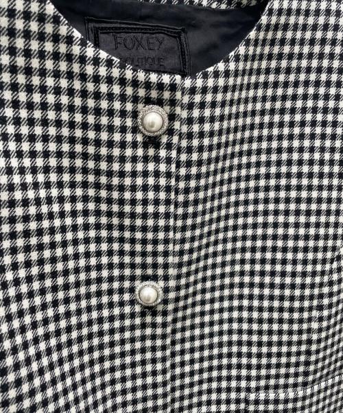 FOXEY BOUTIQUE（フォクシー ブティック）FOXEY BOUTIQUE (フォクシー ブティック) ノーカラーパールボタンジャケット ホワイト×ブラック サイズ:38の古着・服飾アイテム
